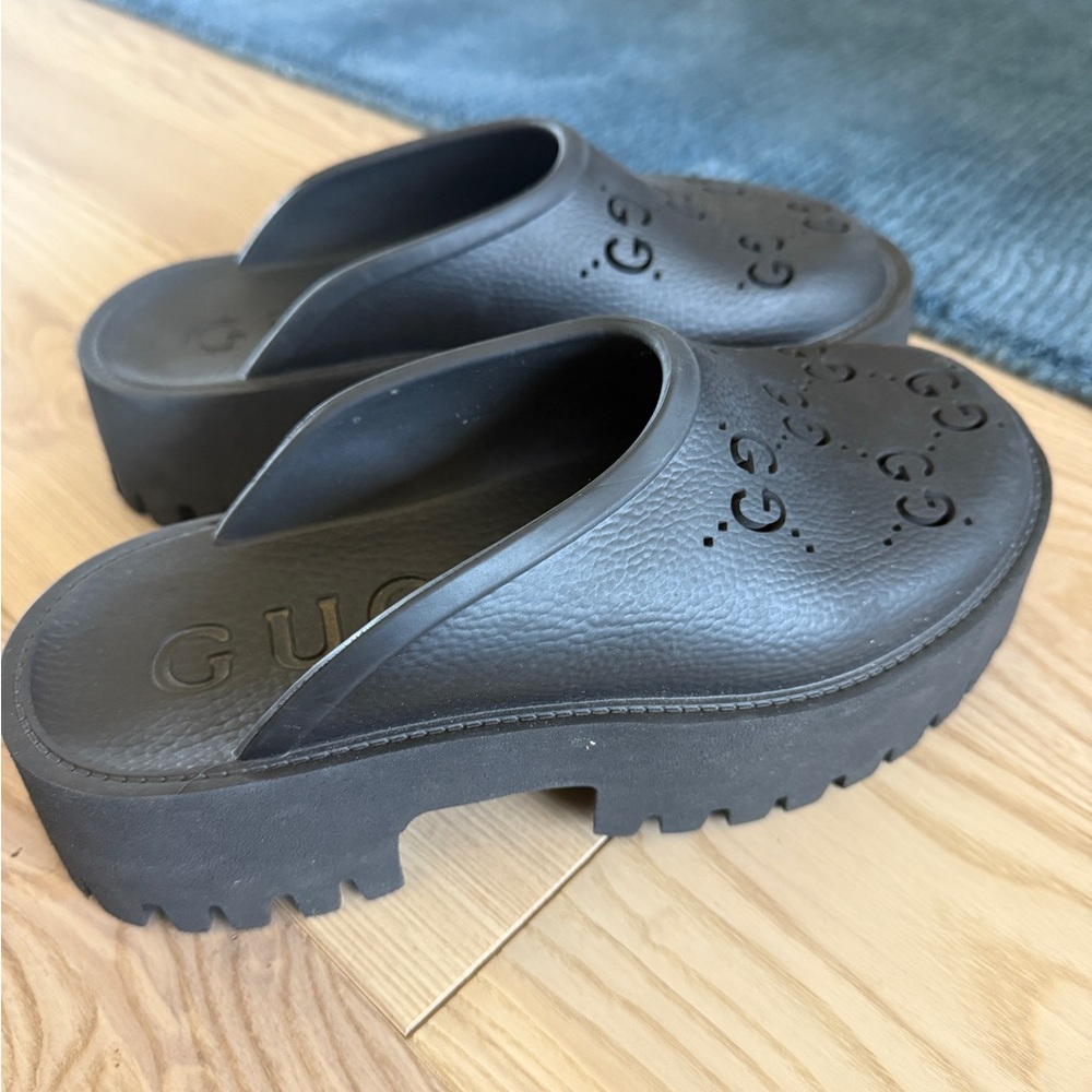 Gucci Women's Black Embossed Mules/clog AUTHENTIC - Picture 4 of 4